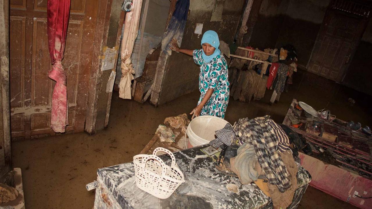 FOTO: Paska Banjir Bandang 12 Maret, Kawasan Nagari Pelangai Gadang Masih Dipenuhi Material Banjir dan Lumpur