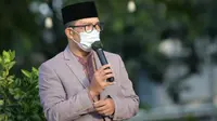 Gubernur Jabar Ridwan Kamil saat melaksanakan salat Idul Fitri di Rumah Dinas Gedung Pakuan, Kota Bandung, Kamis (13/5/2021). (Foto: Yogi P/Biro Adpim Jabar).