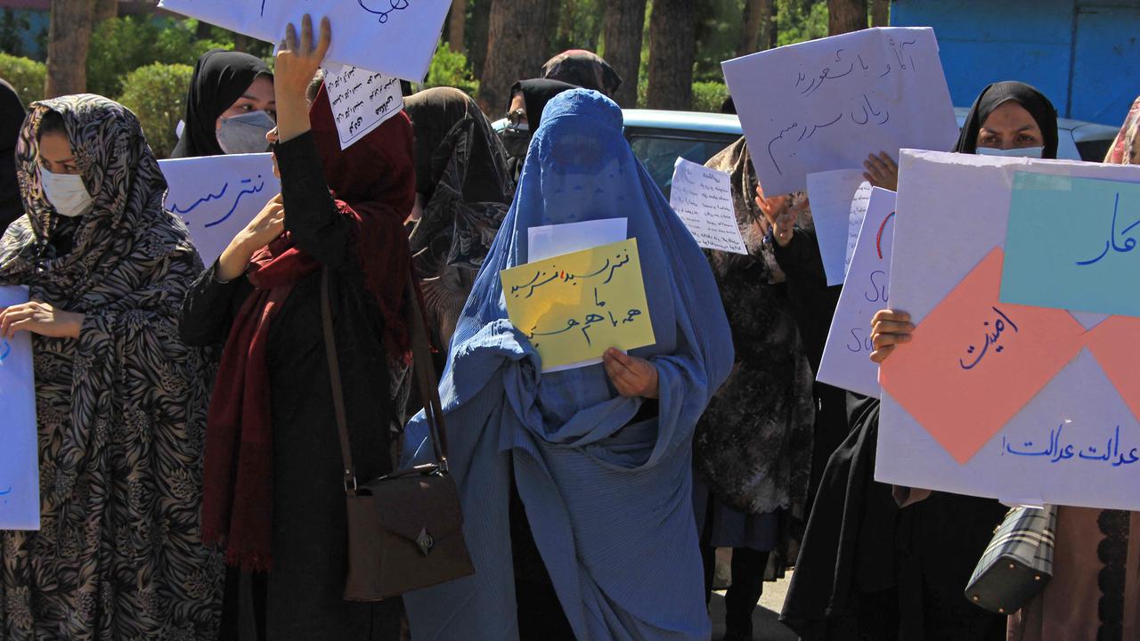 Demo Perempuan Afghanistan Protes Hak Bersekolah