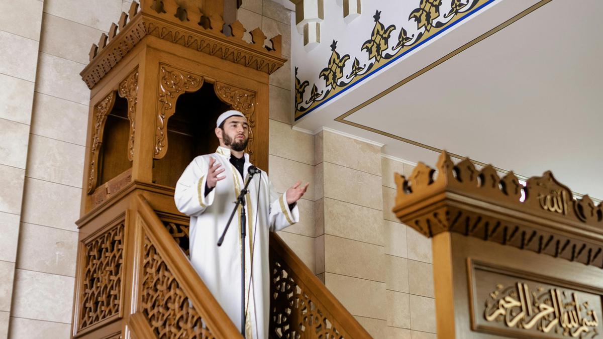 10 Ceramah Singkat Tentang Sholat Lengkap Dalil Al Quran, Tegakkan Tiang Agama