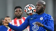 Kehadiran Romelu Lukaku di periode ke-2 bersama Chelsea di Liga Inggris musim 2021/2022 awalnya amat menjanjikan. Tiga gol dicetak di 3 laga awal. Nyatanya, 8 laga berikut tak satu gol pun dicetak. Bahkan catatan golnya kalah oleh 5 gelandang berikut. Siapa saja? (AFP/Justin Tallis)