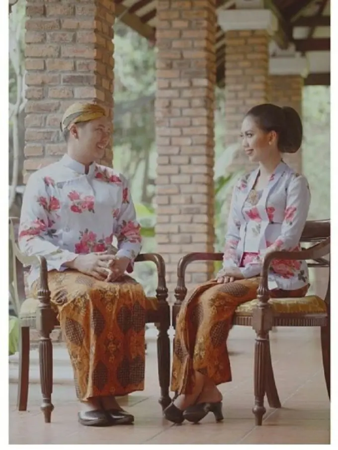10 Ide Pernikahan Tema Batik yang Indonesia Banget