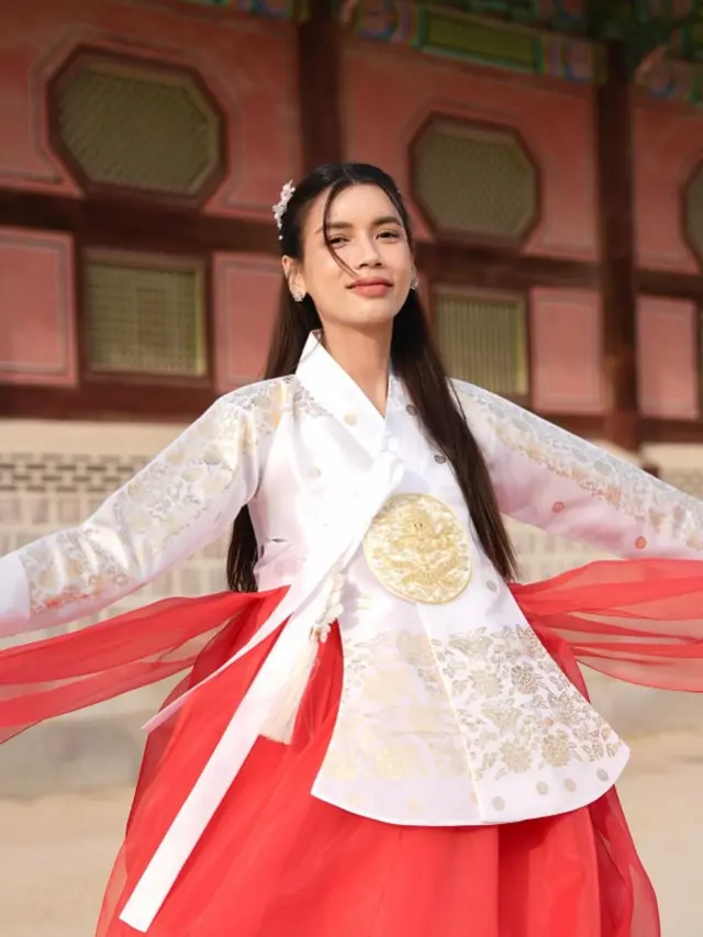 Potret Sabrina Chairunnisa Pakai Hanbok Korea