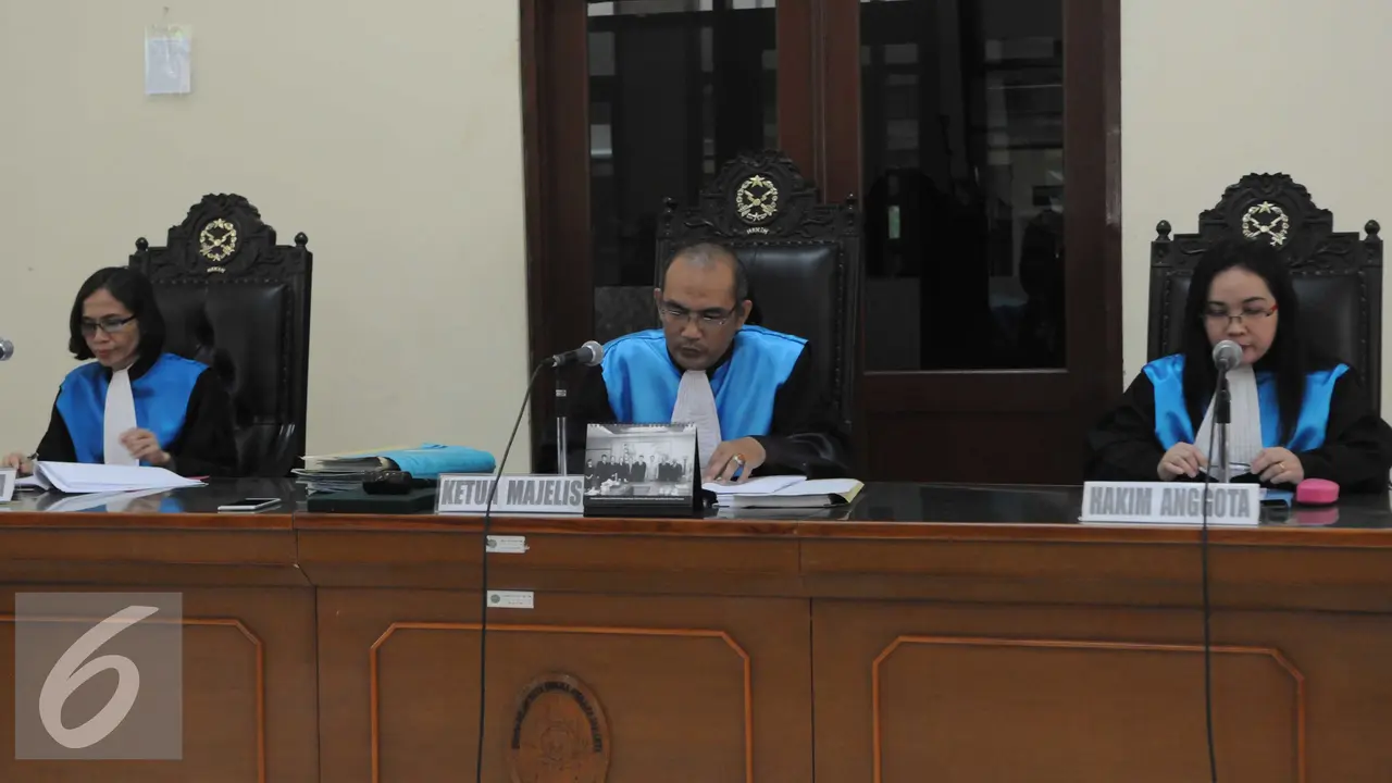 20160531-PTUN Kabulkan Gugatan Nelayan-Jakarta-Helmi Afandi