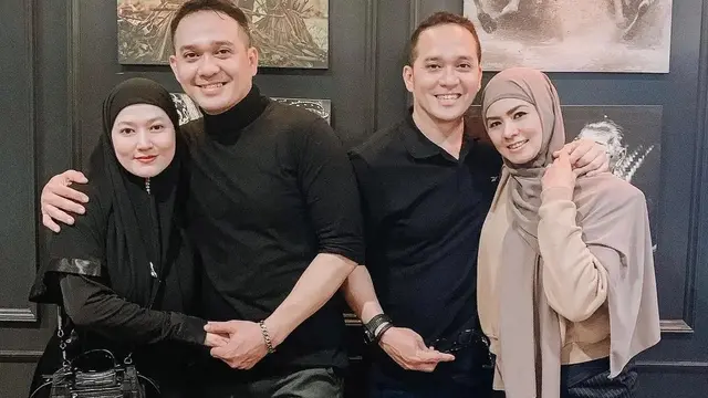 6 Potret Seleb Kembar Pakai Baju yang Sama, Semakin Sulit Dibedakan
