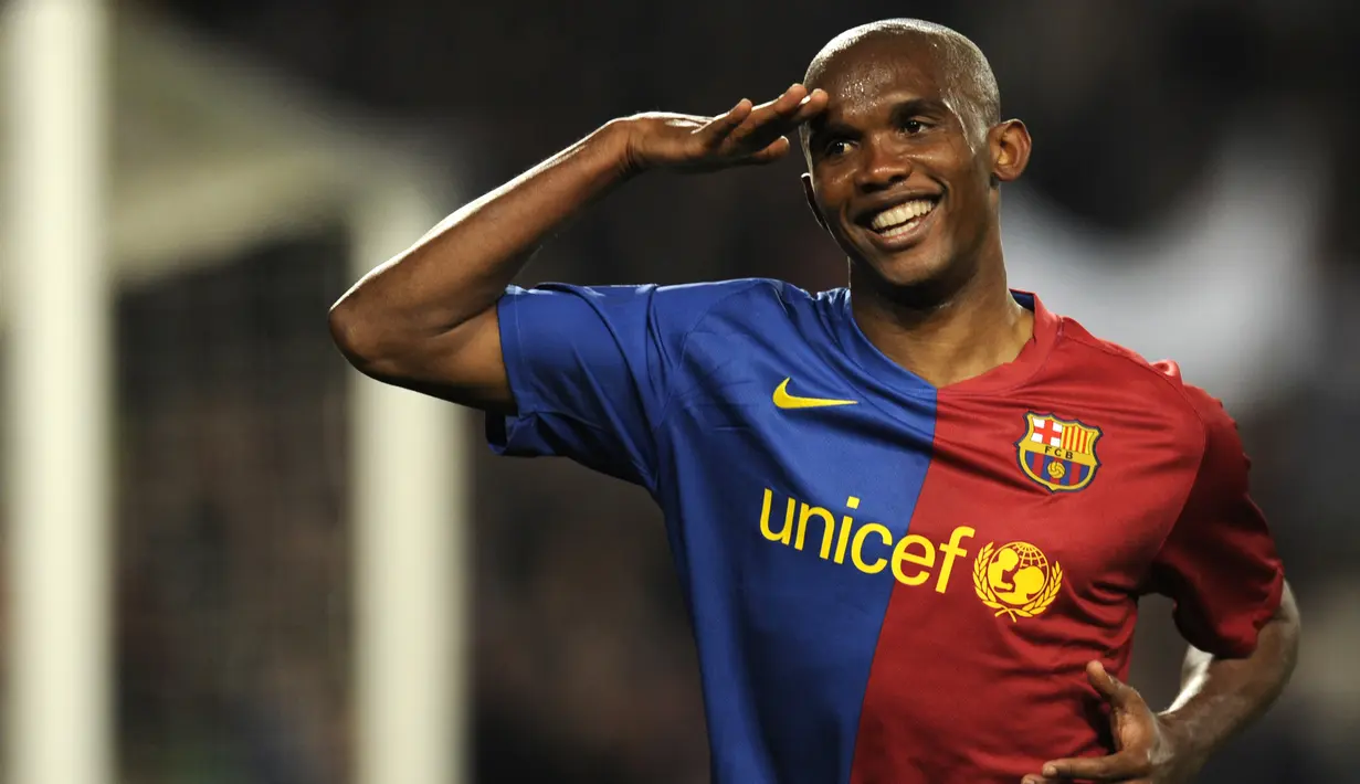3. Samuel Eto’o - Pemain asal Kamerun ini memulai karier profesionalnya di Santiago Bernabeu namun hanya bermain enam kali untuk Real Madrid. Eto'o kemudian pindah ke Barcelona pada 2004, ia mencetak 130 gol dalam 199 penampilan untuk Barcelona. (AFP/Lluis Gene)