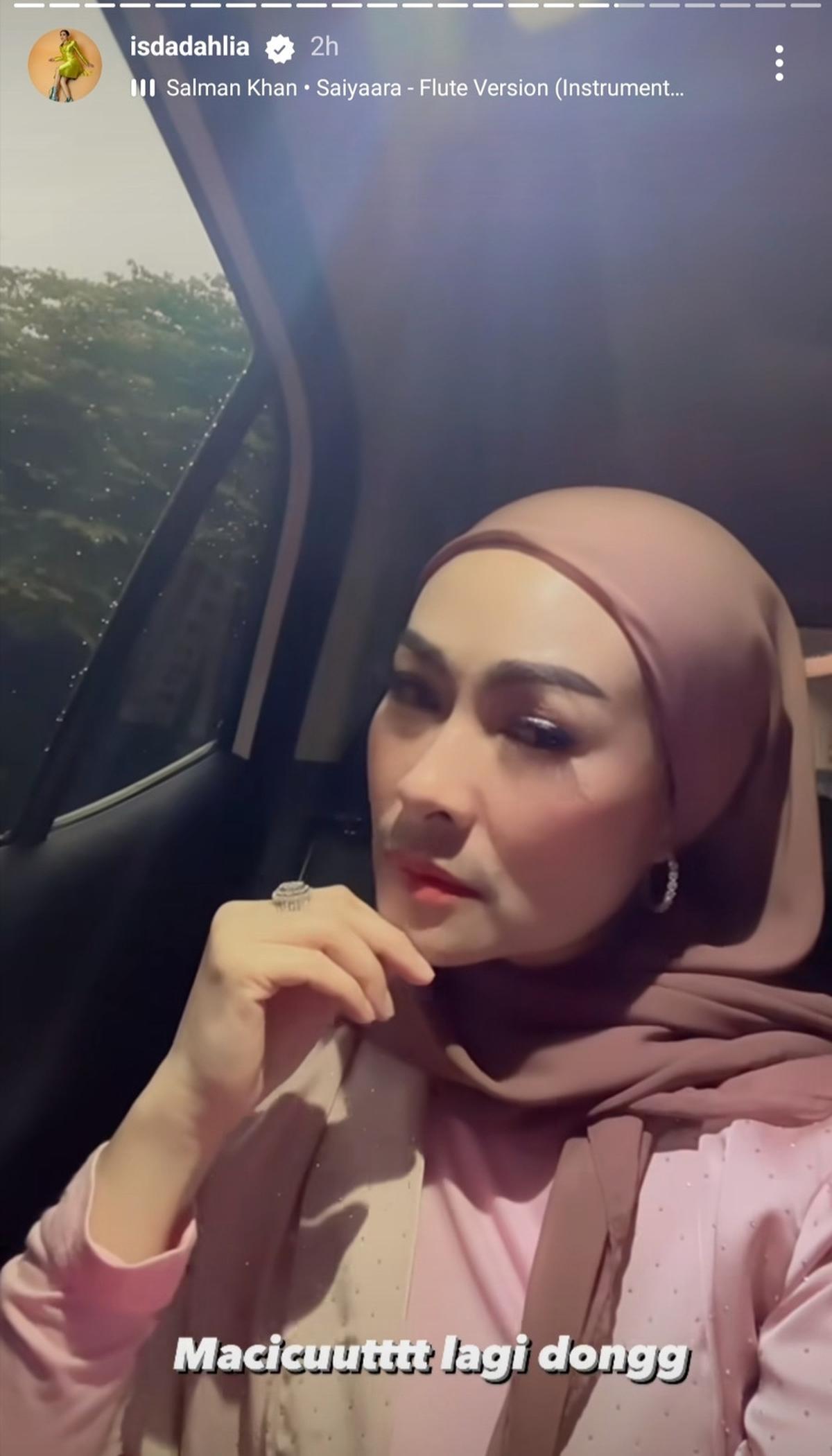 Tampil Berhijab