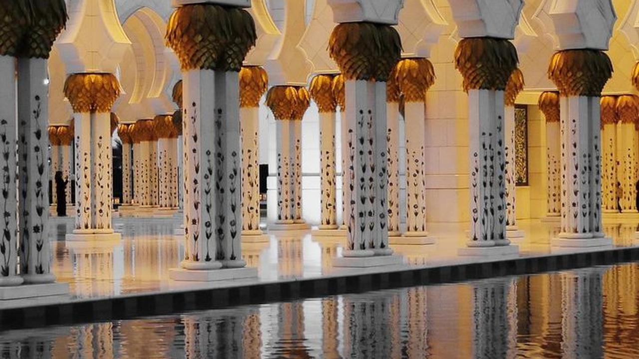 <b>Keutamaan Melaksanakan Sholat Dzuhur</b>