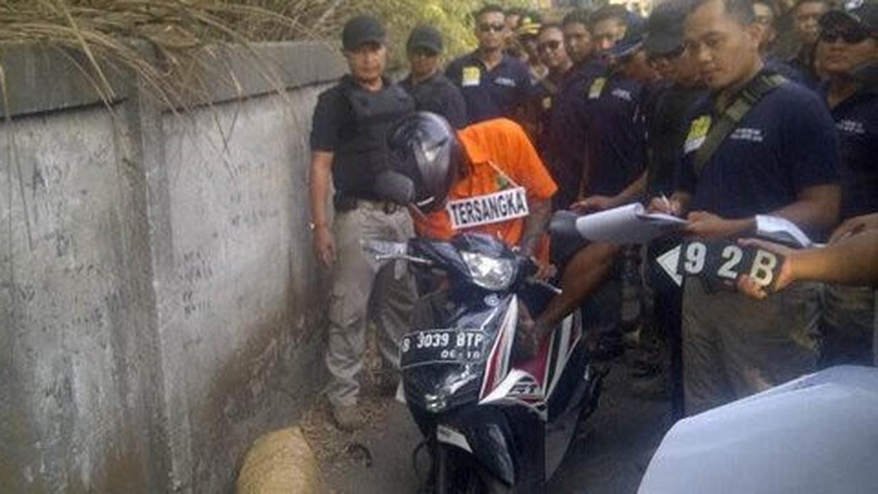 Reka ulang pembunuhan Neng, Agus diteriaki 'udah tua bukannya tobat