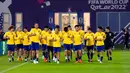 Pemain Jepang melakukan pemanasan saat sesi latihan di Doha, Qatar, 29 November 2022. Jepang akan menghadapi Spanyol dalam pertandingan Grup E Piala Dunia 2022 pada 1 Desember. (AP Photo/Eugene Hoshiko)