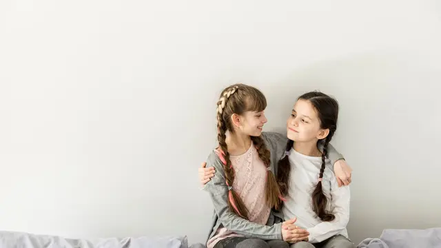 Cara Membangun Kedekatan Kakak-Adik Tanpa Ada Persaingan (photo by freepik)