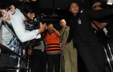 2 Tersangka lainnya, penyuap Dewie Yasin berseragam tahanan KPK