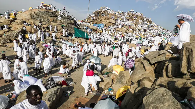 Ribuan Jemaah Haji Berkumpul di Jabal Rahma