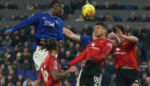 Manchester United berhasil meraih kemenangan 1-0 atas Everton pada laga pekan ke-27 Premier League di Hill Dickinson Stadium, Selasa (24/02/2026) dini hari WIB. Gol tunggal MU ke gawang The Toffees dicetak Benjamin Sesko pada menit ke-71. (AP Photo/Ian Hodgson)
