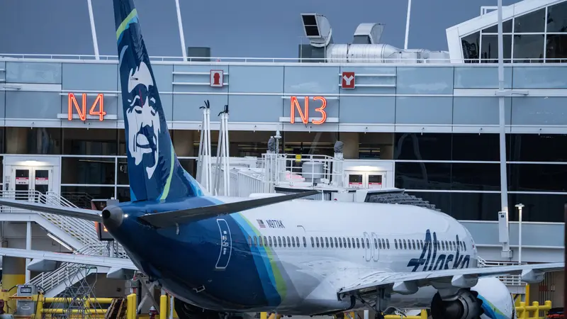 Buntut Jendela Alaska Airlines Terlepas Saat Mengudara, Ratusan Pesawat Boeing 737 MAX 9 Dilarang Terbang