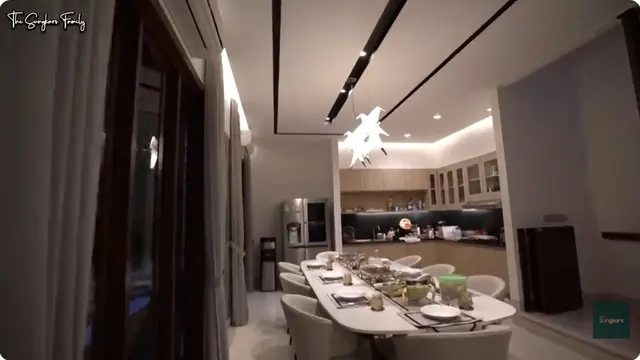 STOK B - 6 Potret Ruang Makan dan Dapur Rumah Cut Meyriska, Desain Elegan