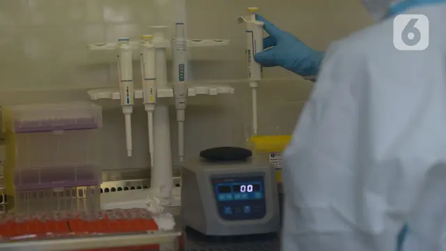 Intip Lab Pemeriksaan PCR COVID-19 di Jakarta