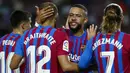 Memphis Depay. Striker anyar Barcelona ini langsung dimainkan dalam laga perdana melawan Real Sociedad dengan kemenangan 4-2. Ia tampil nyaris full-time usai digantikan pada menit ke-90. Aksinya membuahkan assist untuk gol pertama yang dicetak Gerard Pique. (Foto: AP/Joan Monfort)
