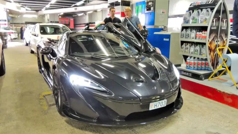 McLaren P1 Jadi Mainan Baru Legenda Balap F1