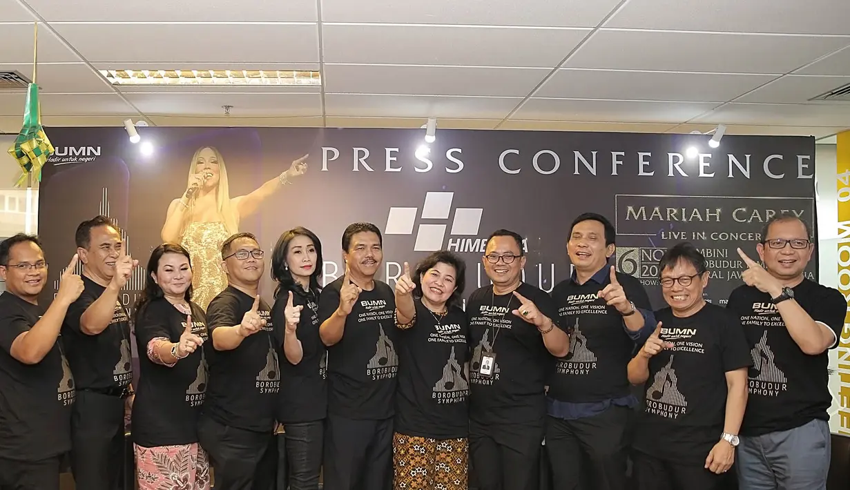 Borobudur Symphony Mariah Carey live in concert, perpaduan pagelaran musik bertaraf internasional dan keindahan Candi Borobudur, diharapkan bisa memajukan pariwisata Indonesia. (Bambang E. Ros/Bintang.com)