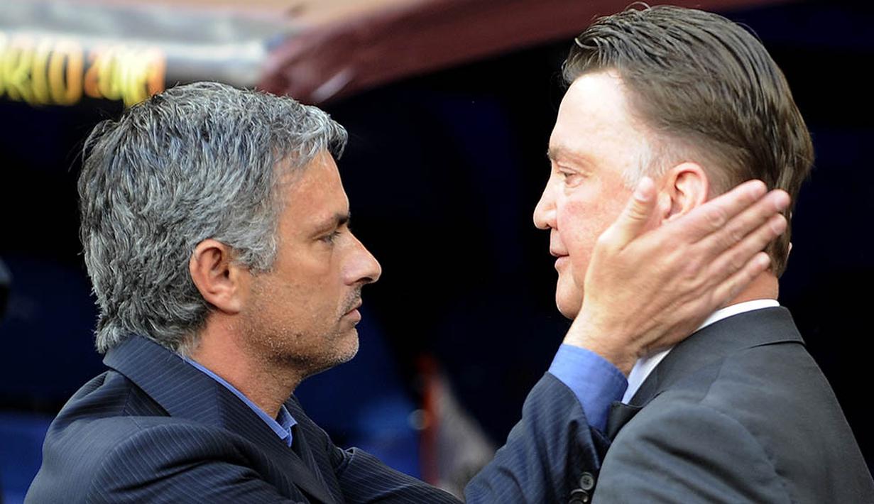 Kepergian Louis van Gaal, membuat MU terus dikaitkan dengan mantan pelatih Chelsea, Jose Mourinho. Hampir seluruh media di dunia mengabarkan jika "The Special One" jadi kandidat utama untuk menduduki kursi panas di Old Trafford. (AFP/Pedro Armestre)
