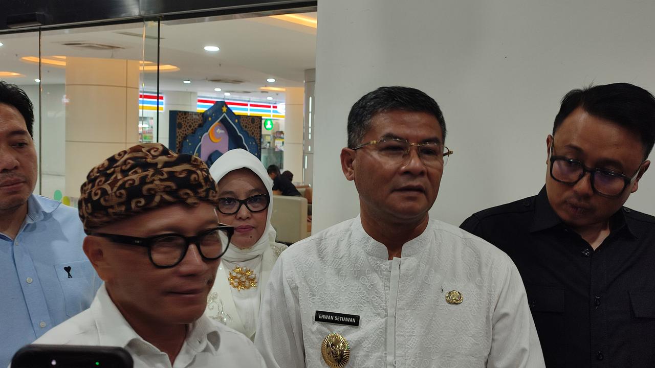 Wagub Jabar Jenguk Wanita yang Disekap Kekasihnya, Minta Warga Tak Sebar Foto Korban