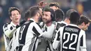 Pemain Juventus merayakan gol Gonzalo Higuain ke gawang Genoa pada laga 16 besar Coppa Italia 2017-2018 di Allianz Stadium, Rabu (20/12). Higuain menyumbang satu gol kemenangan Juventus 2-0 atas Genoa. (Alessandro di Marco/ANSA via AP)