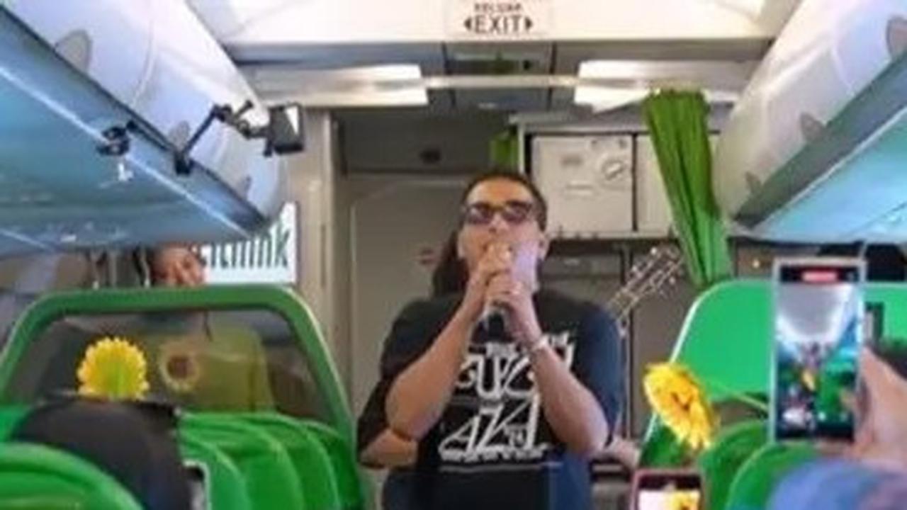 Pria Ini Dapati Bernadya Nyanyi di Pesawat, Aksinya Curi Perhatian