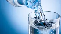 Ilustrasi air mineral/Shutterstock-Tarasyuk Igor.