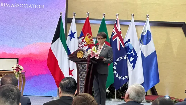 Penandatanganan Nota Kesepahaman (MoU) antar-Sekretariat antara ASEAN dengan IORA dan PIF yang dilakukan di sela-sela KTT ke-43 ASEAN di Kantor Sekretariat ASEAN, Jakarta, Senin (4/9/2023). (Liputan6/Benedikta Miranti)