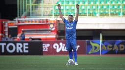 Ia dimainkan untuk mengisi pos yang ditinggal Hapidin yang tengah cedera saat laga imbang 1-1 melawan PSCS Cilacap pada 10 September 2022 lalu. (Bola.com/Bagaskara Lazuardi)