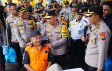 FOTO: Kapolri Tinjau Langsung Kesiapan Transportasi Jelang Puncak Mudik di Surabaya
