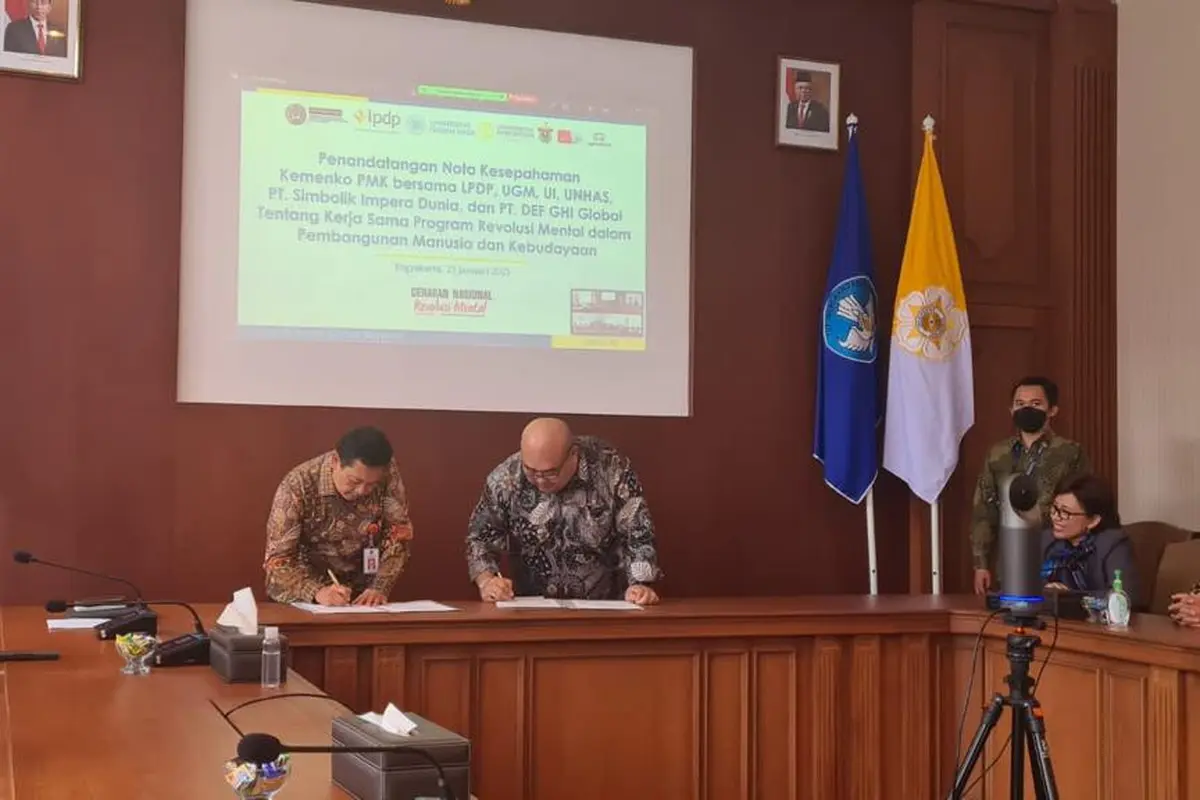Penandatangan kerja sama aplikasi Ruang Digital Keluarga antara Kemenko PMK dan DEFGHI. Dok: DEFGHI