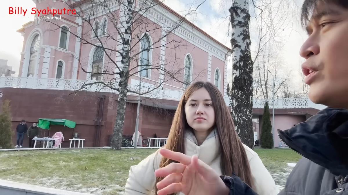 Potret Billy Syahputra Sambangi Nenek Viktoriya Kolesnaya, Penuh Kehangatan dan Senyuman