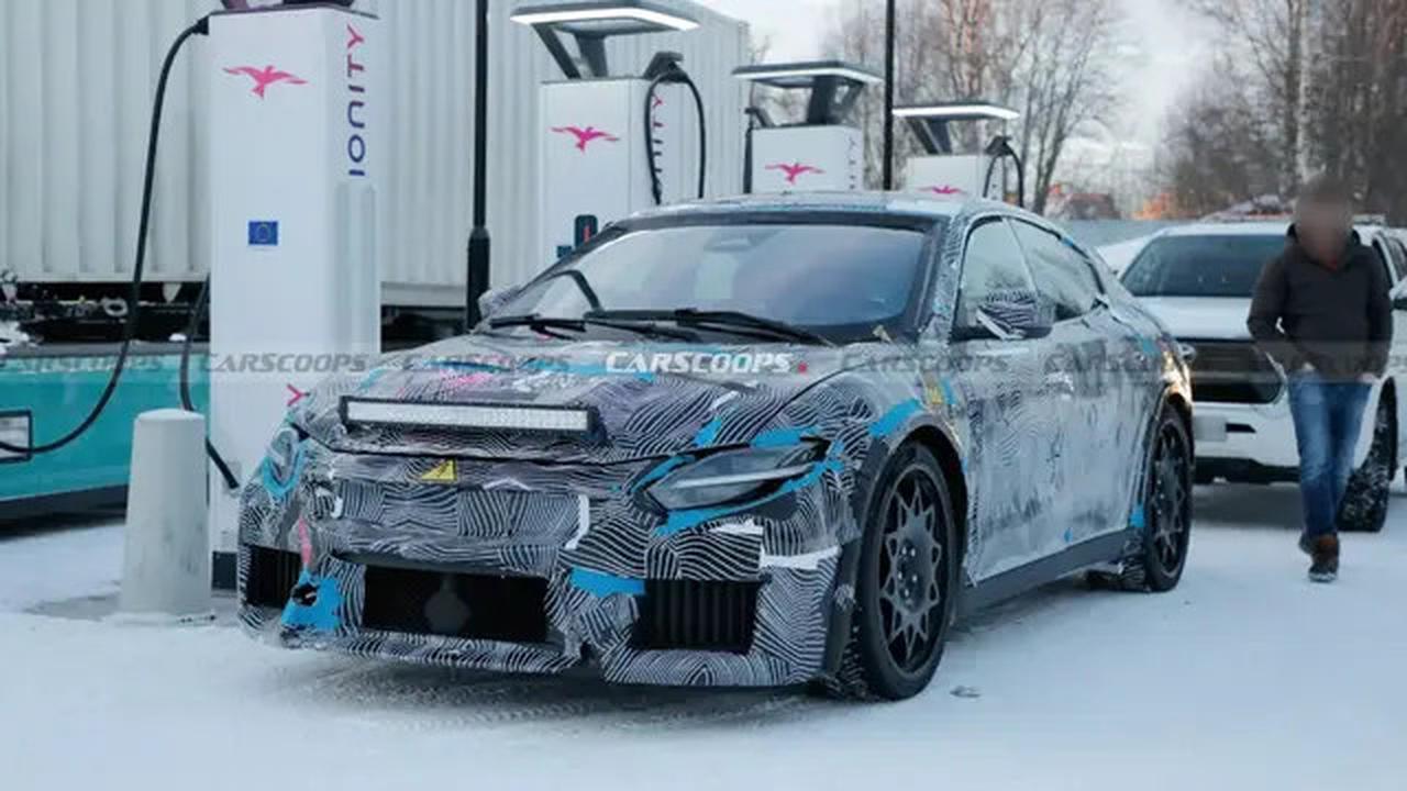 Begini Penampakan Mobil Listrik Pertama Ferrari, Tertangkap Kamera sedang di SPKLU
