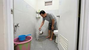 9 Cara Mencegah Cacing Keluar dari Saluran Pembuangan Kamar Mandi, Praktis Dilakukan