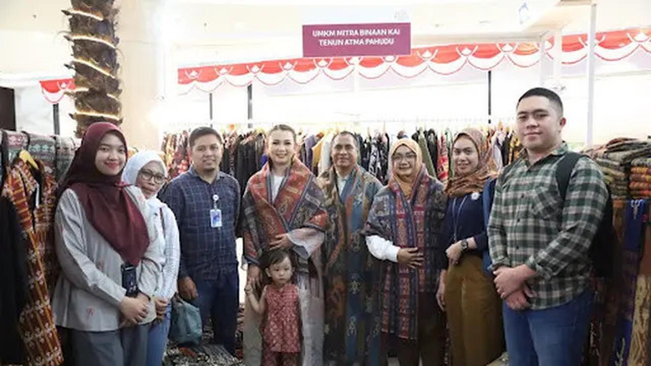 Lestarikan Budaya, KAI Daop 1 Jakarta Ikutkan 2 UMKM Binaan Di Ajang Parade Wastra Nusantara 2025