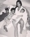Anak-anak Kim Kardashian memang selalu tampak akur dan menyayangi satu sama lain. (instagram/kimkardashian)