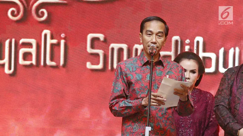 Hadiri Ultah Mooryati Soedibyo, Jokowi Dapat Potongan Tumpeng Pertama