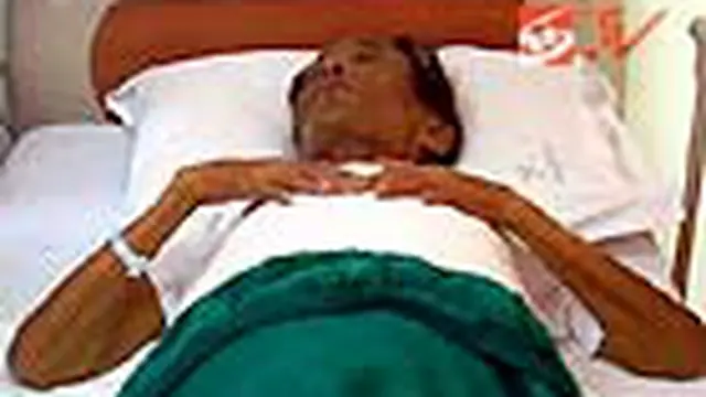 Pelawak kondang era 80-an Cholik Syahmari terbaring tak berdaya di ranjang RSCM Jakarta karena mengidap kanker hati. Ironisnya, dia tak memiliki biaya pengobatan yang jumlahnya mencapai ratusan juta rupiah.
