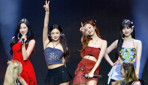 aespa: WORLD TOUR in cinemas (Dok. IMDb)