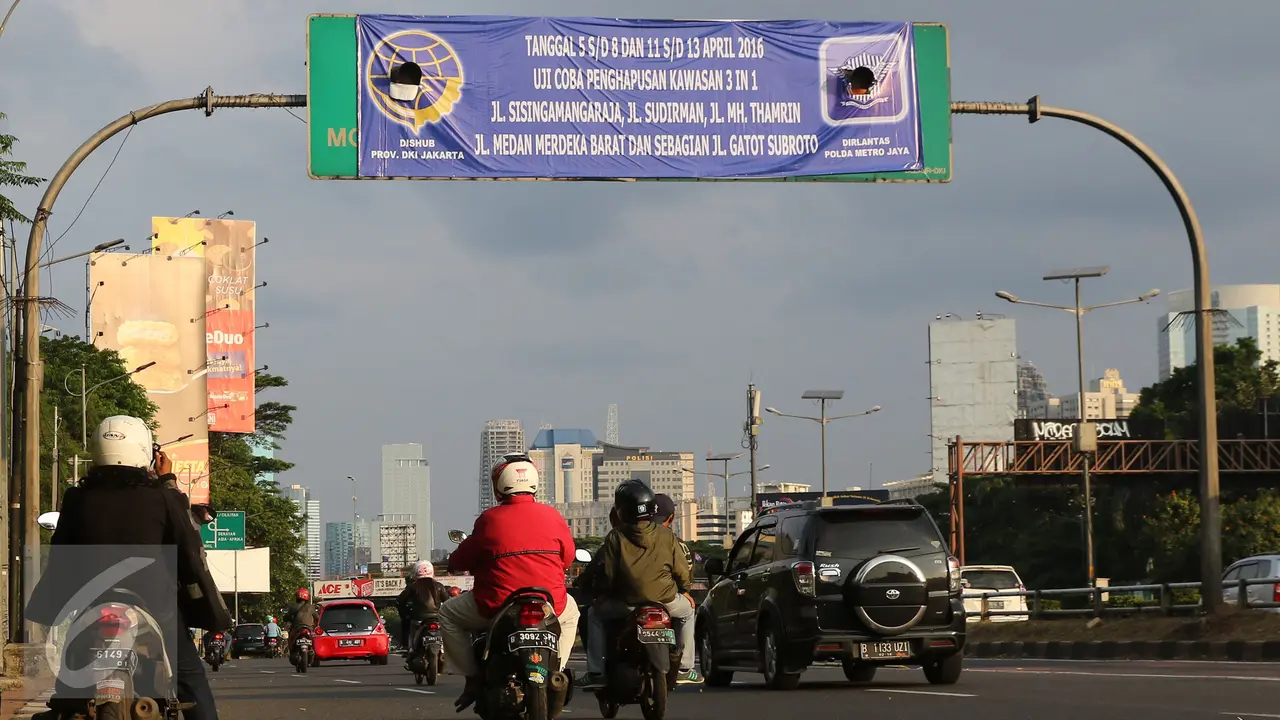20160403- Spanduk Uji Coba Penghapusan 3 in 1-Jakarta-Herman Zakharia