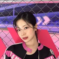 Dahyun dengan mata monolid. (Foto: Instagram/dahhyunnee)