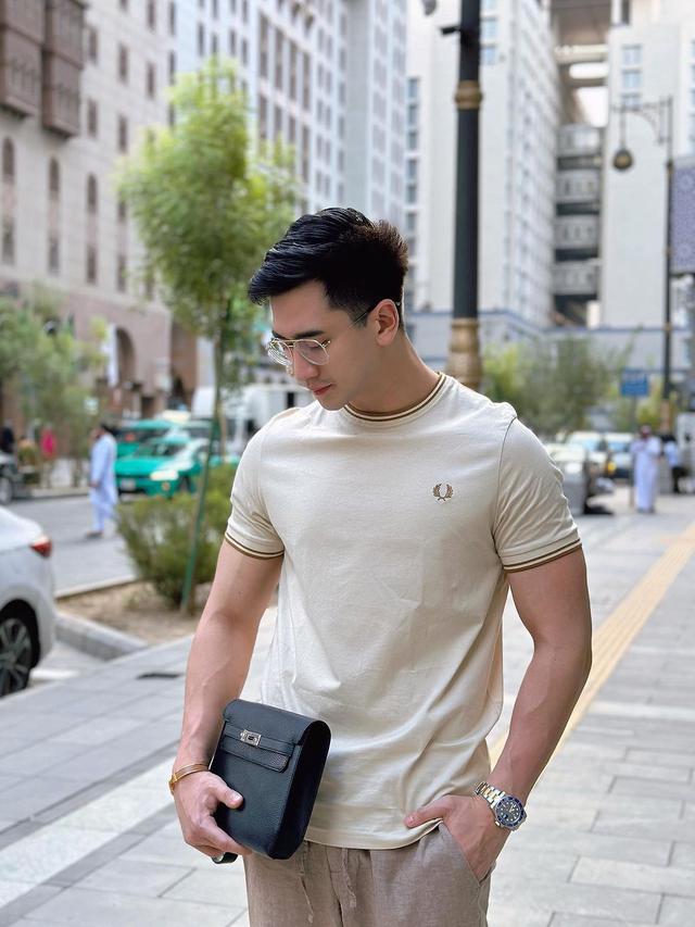 Tas mahal Verrell Bramasta kena sindiran warganet saat pergi umrah