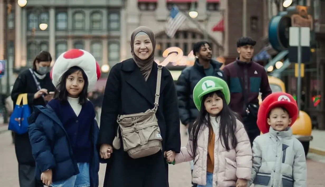 Banyak netizen yang menjadi fans dari keluarga Natasha Rizki. Mereka pun mengaku begitu gemas dengan liburan di Jepang tersebut [Instagram/natasharizkynew]