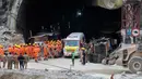 Sebuah ambulans menunggu untuk membawa pekerja dari lokasi terowongan jalan yang sedang dibangun yang runtuh di Silkyara, negara bagian Uttarakhand, India utara, India, Selasa (28/11/2023). Tim penyelamat di India berhasil membebaskan 41 pekerja yang terperangkap dalam terowongan Himalaya yang runtuh selama 17 hari. (AP Photo)