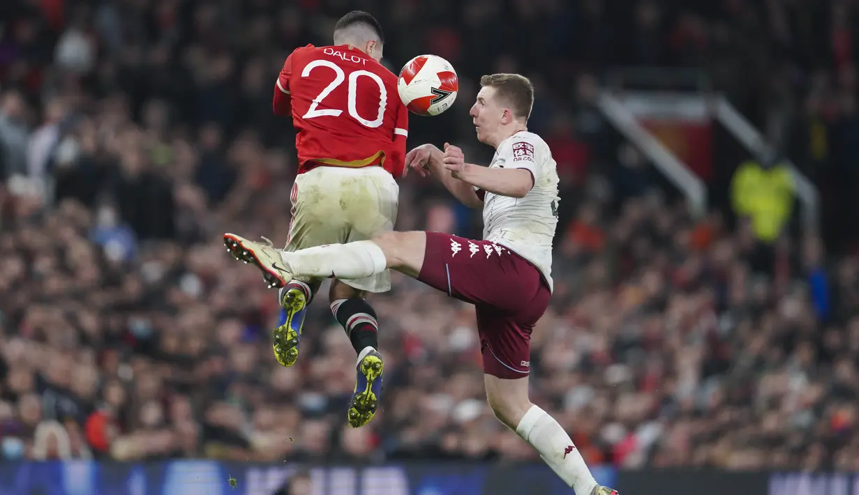 Manchester United berupaya langsung tancap gas sejak awal. McTominay pun sudah membuka keunggulan Setan Merah ketika laga baru berjalan delapan menit lewat sundulan meneruskan crossing Fred. (AP/Jon Super)