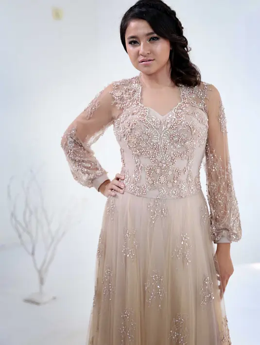 "Lagu yang personal banget buat aku, judulnya Sienna, nama anakku. Di lagunya sendiri ada ungkapan cinta dan pesan-pesan kehidupan untuk Sienna," ungkap Marshanda, Rabu (4/1/2016). (Deki Prayoga/Bintang.com)