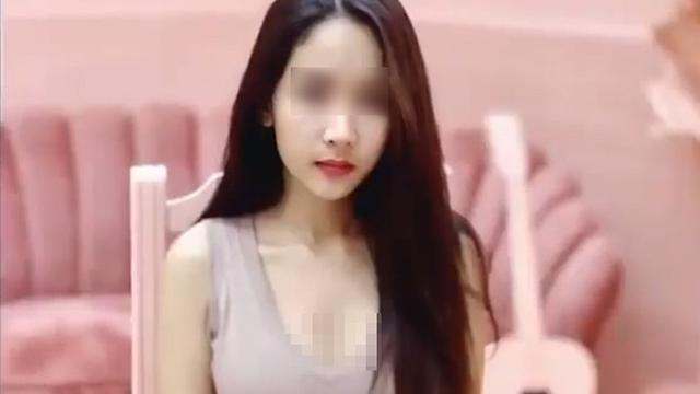 Setelah Setahun Operasi, Implan Payudara Wanita Ini Pecah Saat Bercinta