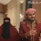 Ustaz Kasif Heer dikenal luas dan akrab dengan selebriti Tanah Air. (Sumber: Instagram/kasifheer/YouTube/NATHALIE HOLSCHER)